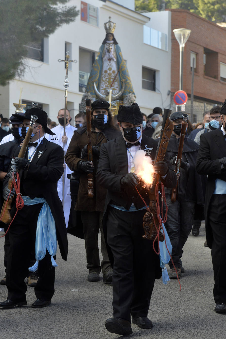 Fotos: Bajada de la Virgen del Castillo en Yecla entre pólvora y repiques de campanas