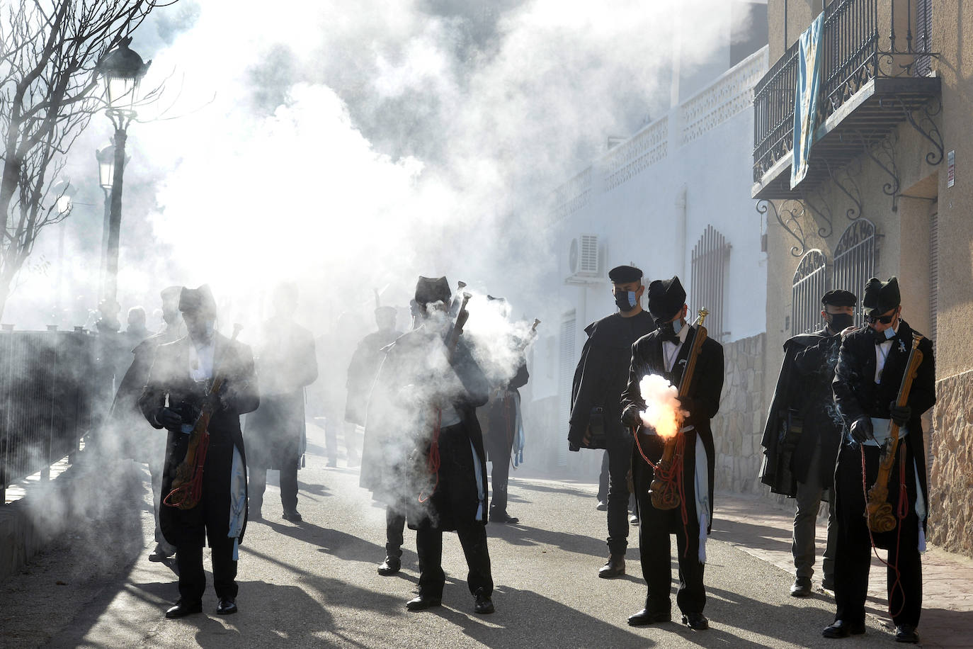 Fotos: Bajada de la Virgen del Castillo en Yecla entre pólvora y repiques de campanas