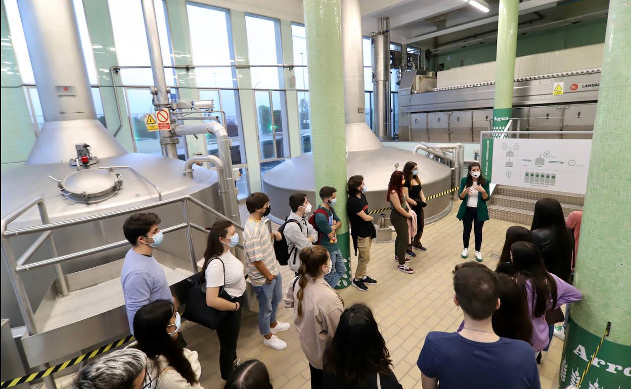 Una visita en la fábrica de Estrella Levante. 