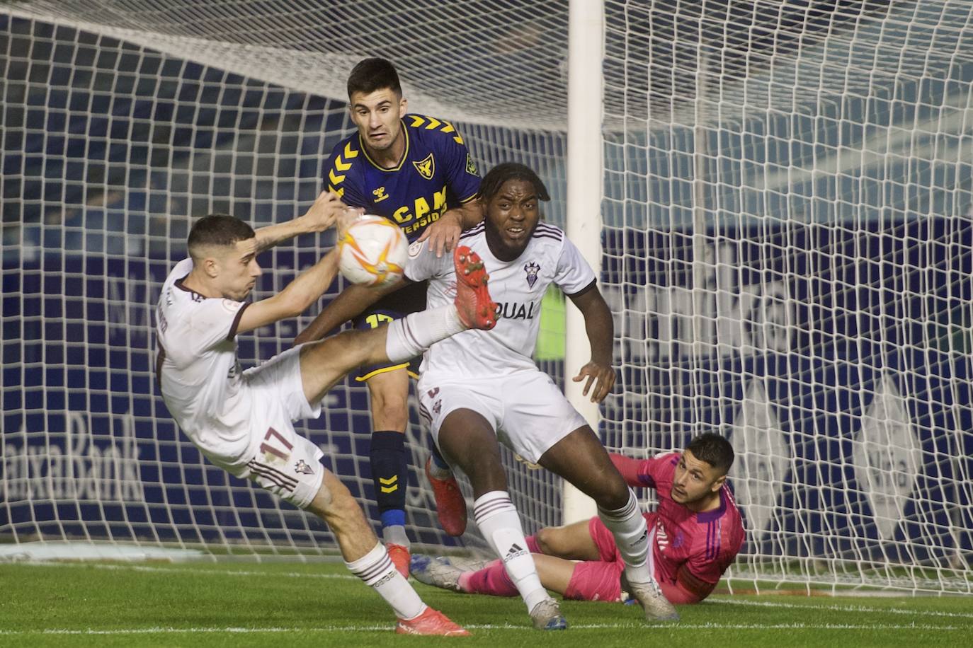 Fotos: La derrota del UCAM CF frente al Albacete Balompié, en imágenes