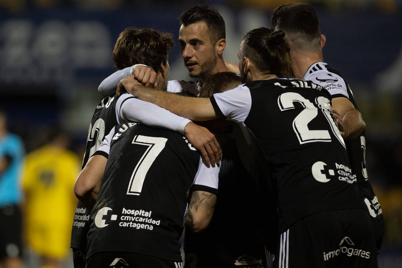 Fotos: El Cartagena también tropieza en el campo del colista