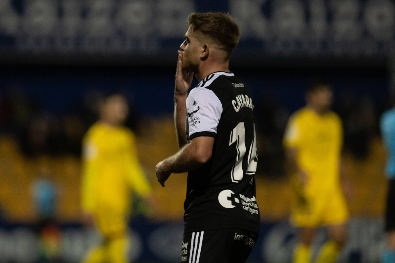 Fotos: El Cartagena también tropieza en el campo del colista