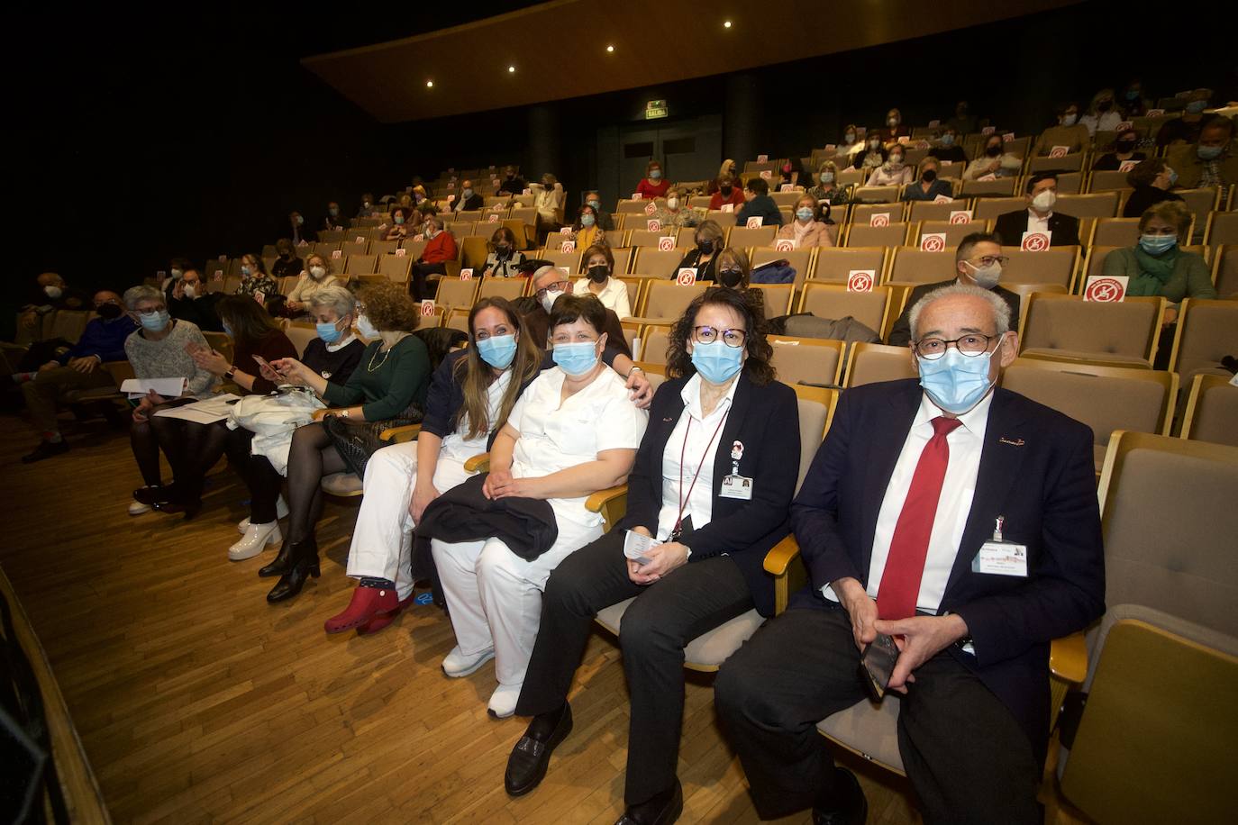 Fotos: Juan José Pedreño agradece a los profesionales jubilados en 2020 y 2021 su labor en el área de salud I de la Arrixaca