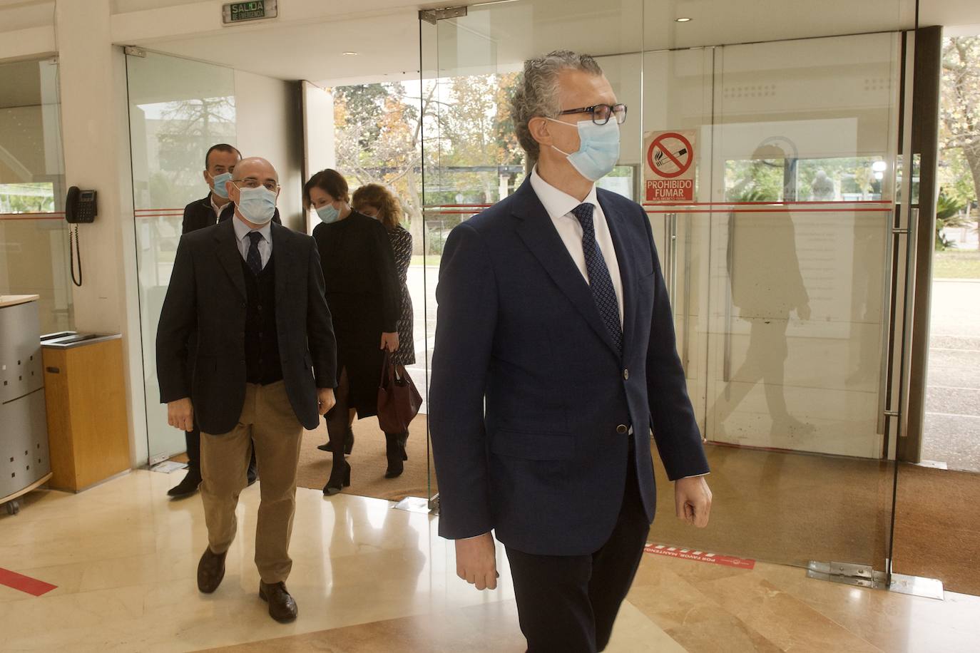 Fotos: Juan José Pedreño agradece a los profesionales jubilados en 2020 y 2021 su labor en el área de salud I de la Arrixaca
