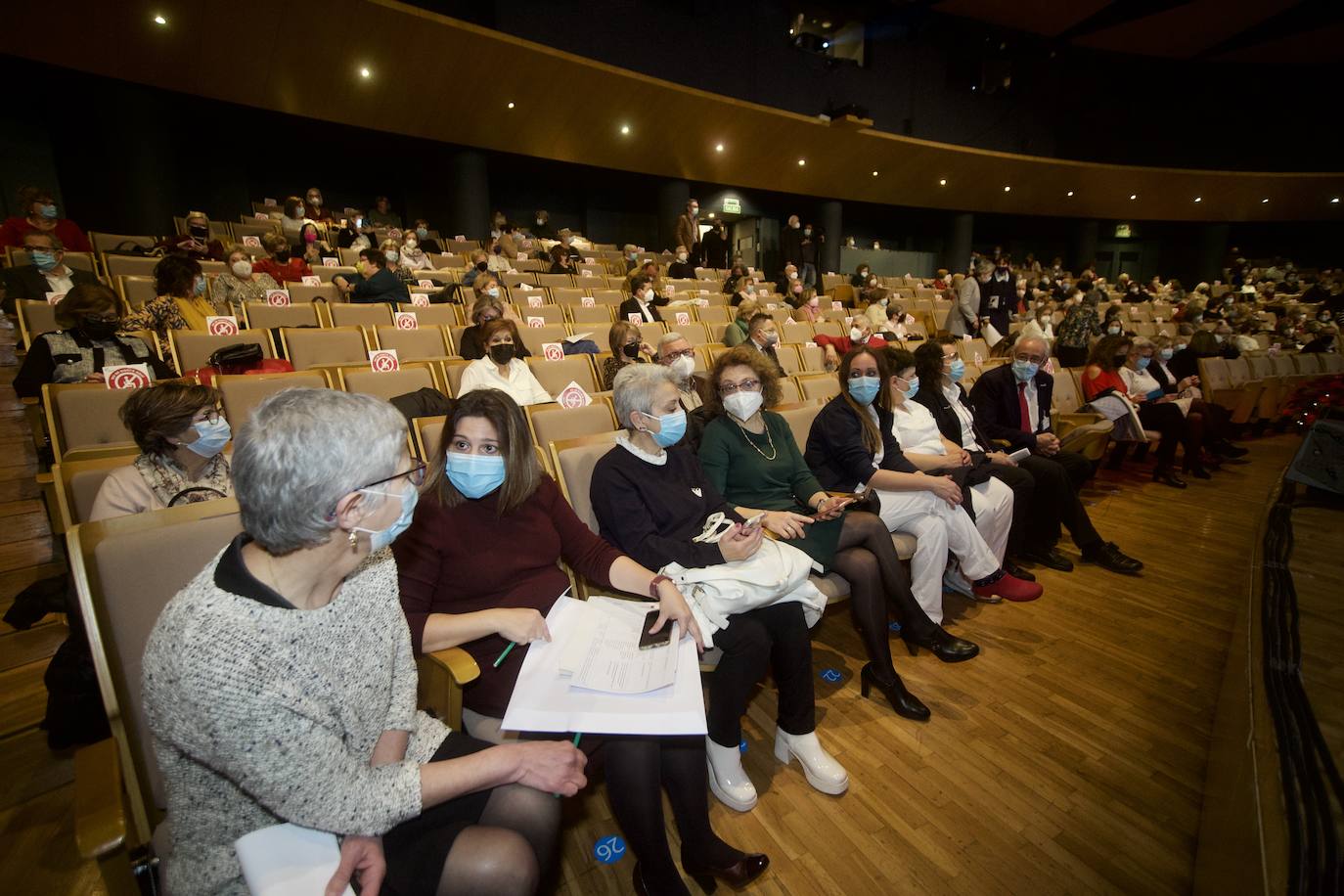 Fotos: Juan José Pedreño agradece a los profesionales jubilados en 2020 y 2021 su labor en el área de salud I de la Arrixaca