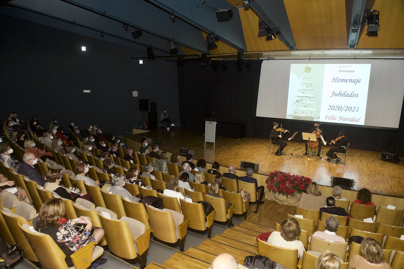 Fotos: Juan José Pedreño agradece a los profesionales jubilados en 2020 y 2021 su labor en el área de salud I de la Arrixaca