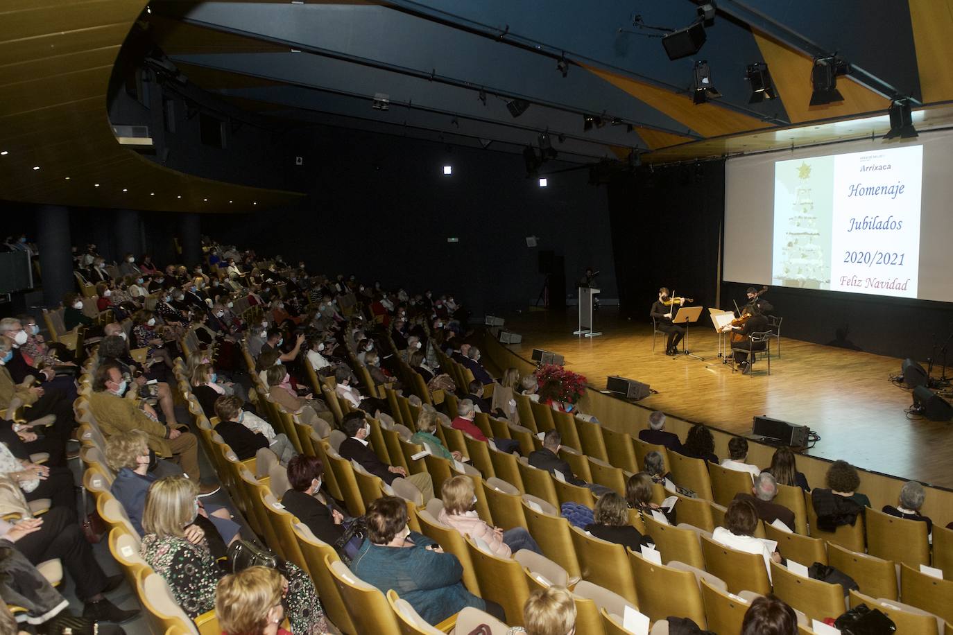 Fotos: Juan José Pedreño agradece a los profesionales jubilados en 2020 y 2021 su labor en el área de salud I de la Arrixaca