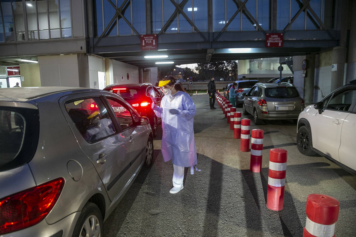 Fotos: Colas para las pruebas PCR en Cartagena