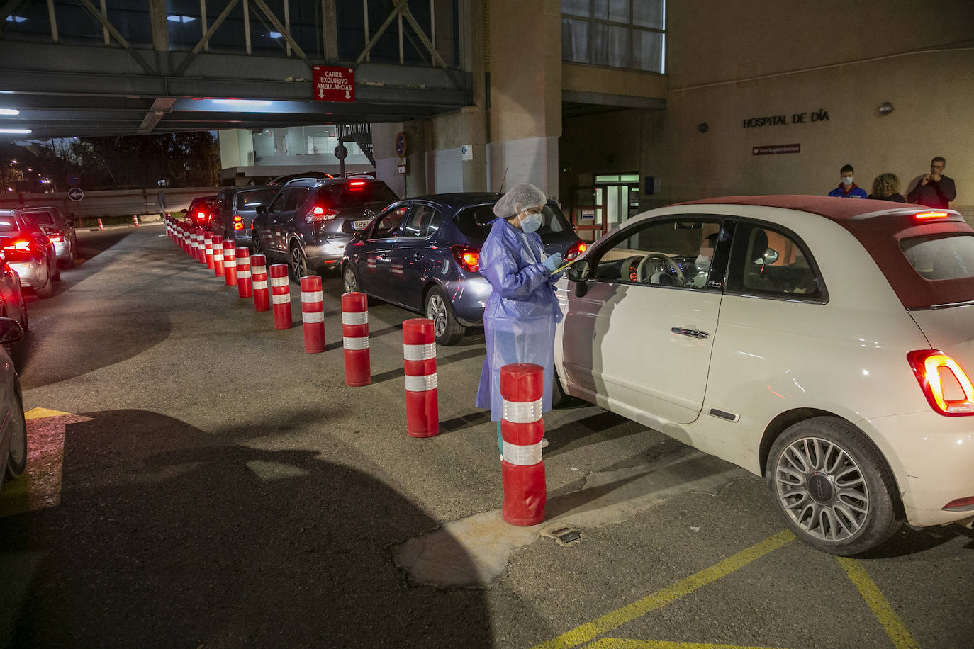 Fotos: Colas para las pruebas PCR en Cartagena