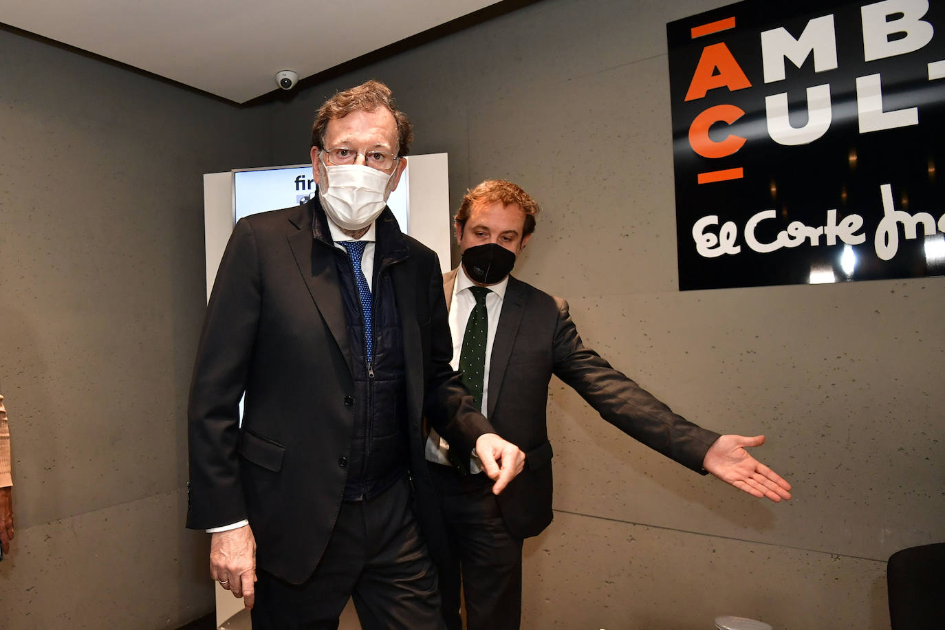 Fotos: Mariano Rajoy firma &#039;Política para adultos&#039; en Murcia