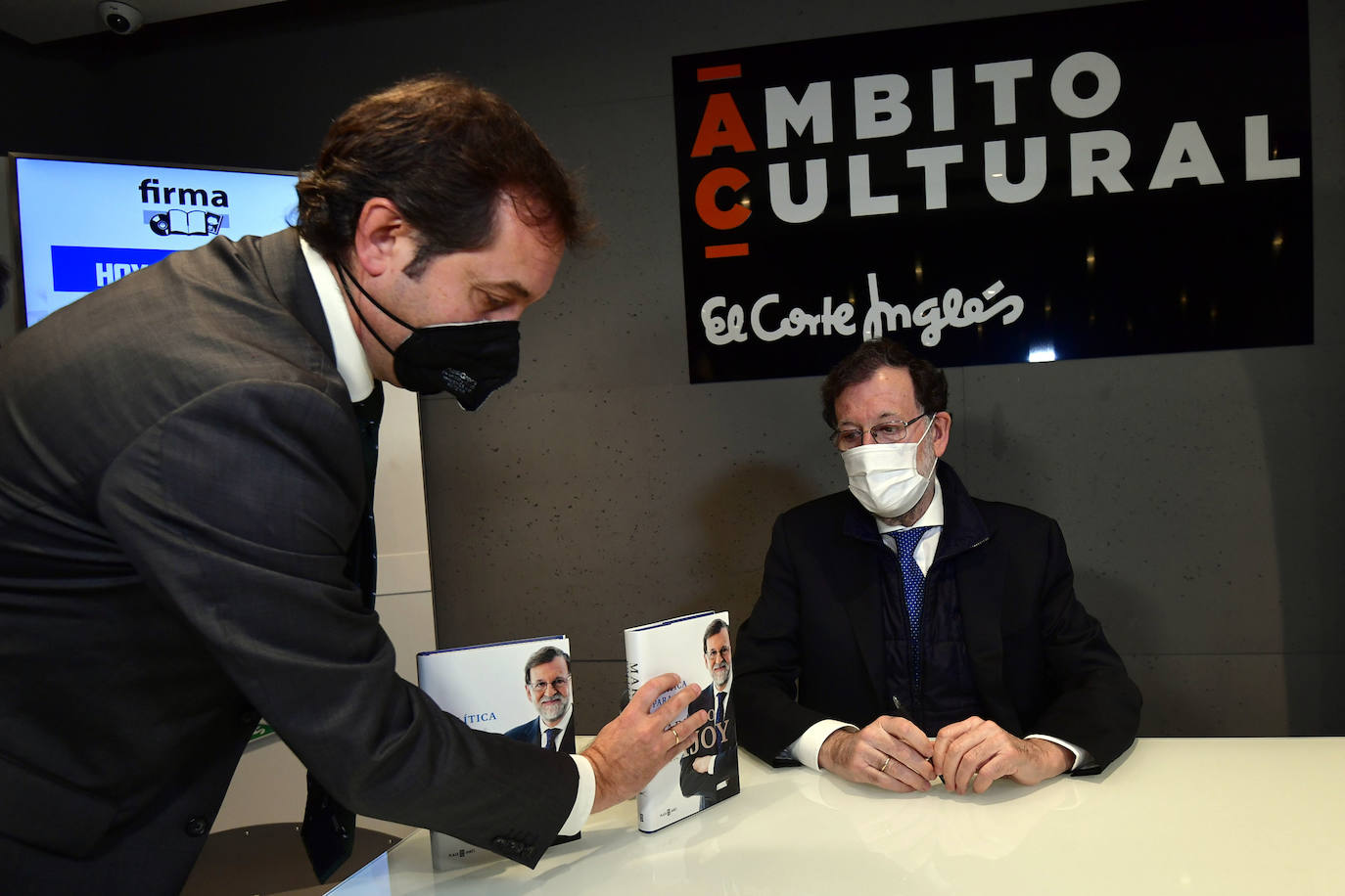 Fotos: Mariano Rajoy firma &#039;Política para adultos&#039; en Murcia