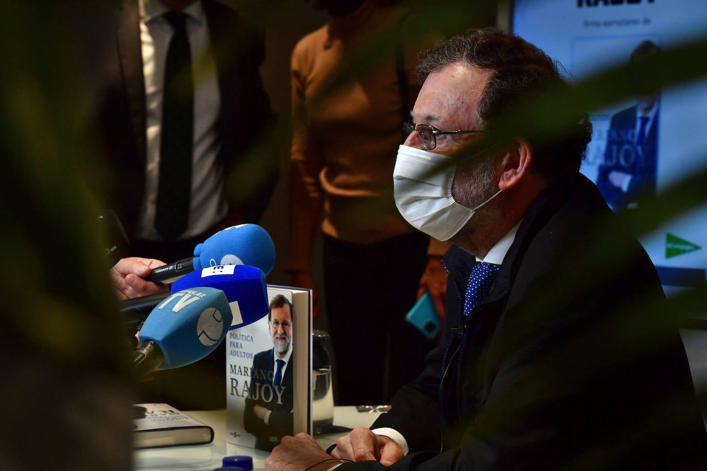 Fotos: Mariano Rajoy firma &#039;Política para adultos&#039; en Murcia