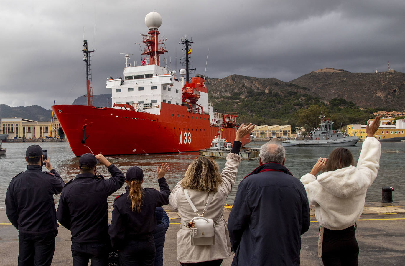 Fotos: El &#039;Hespérides&#039; zarpa desde el arsenal de Cartagena hacia la Antártida en &#039;modo burbuja&#039;