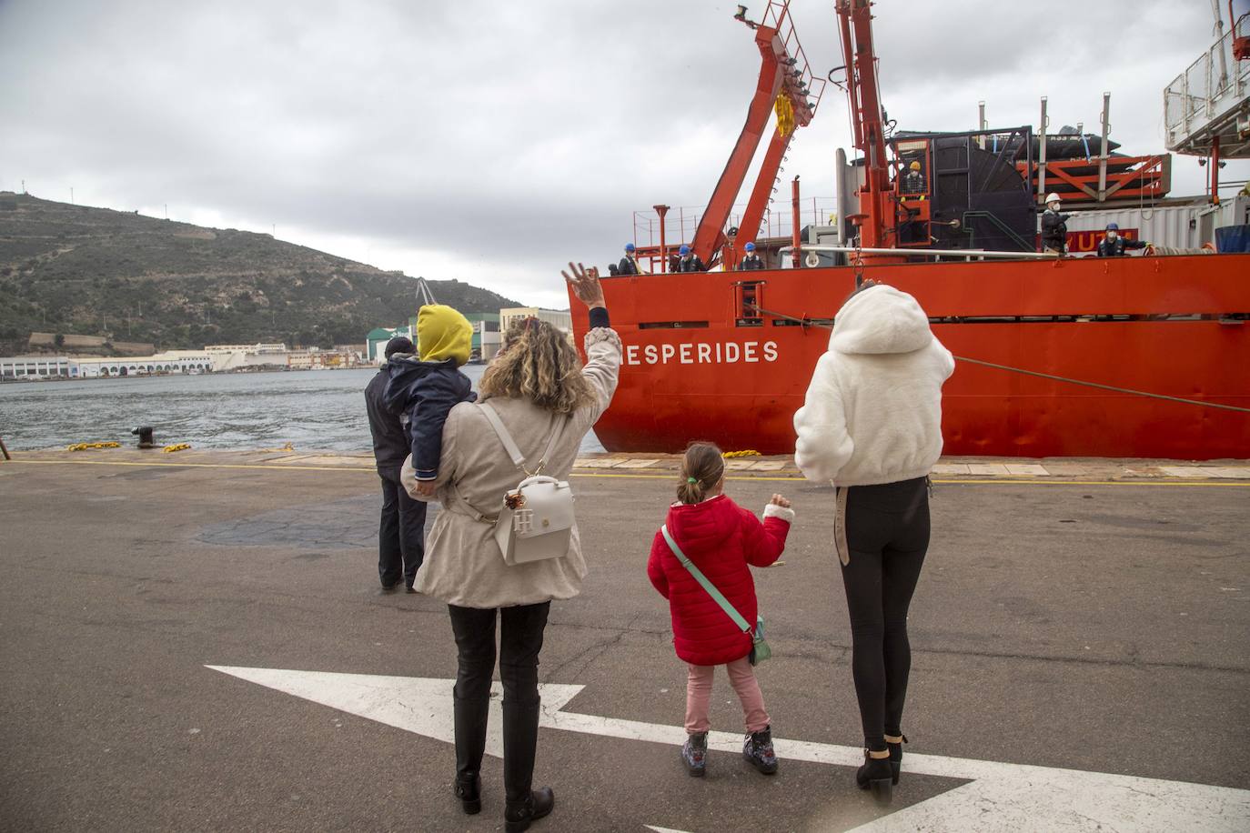Fotos: El &#039;Hespérides&#039; zarpa desde el arsenal de Cartagena hacia la Antártida en &#039;modo burbuja&#039;