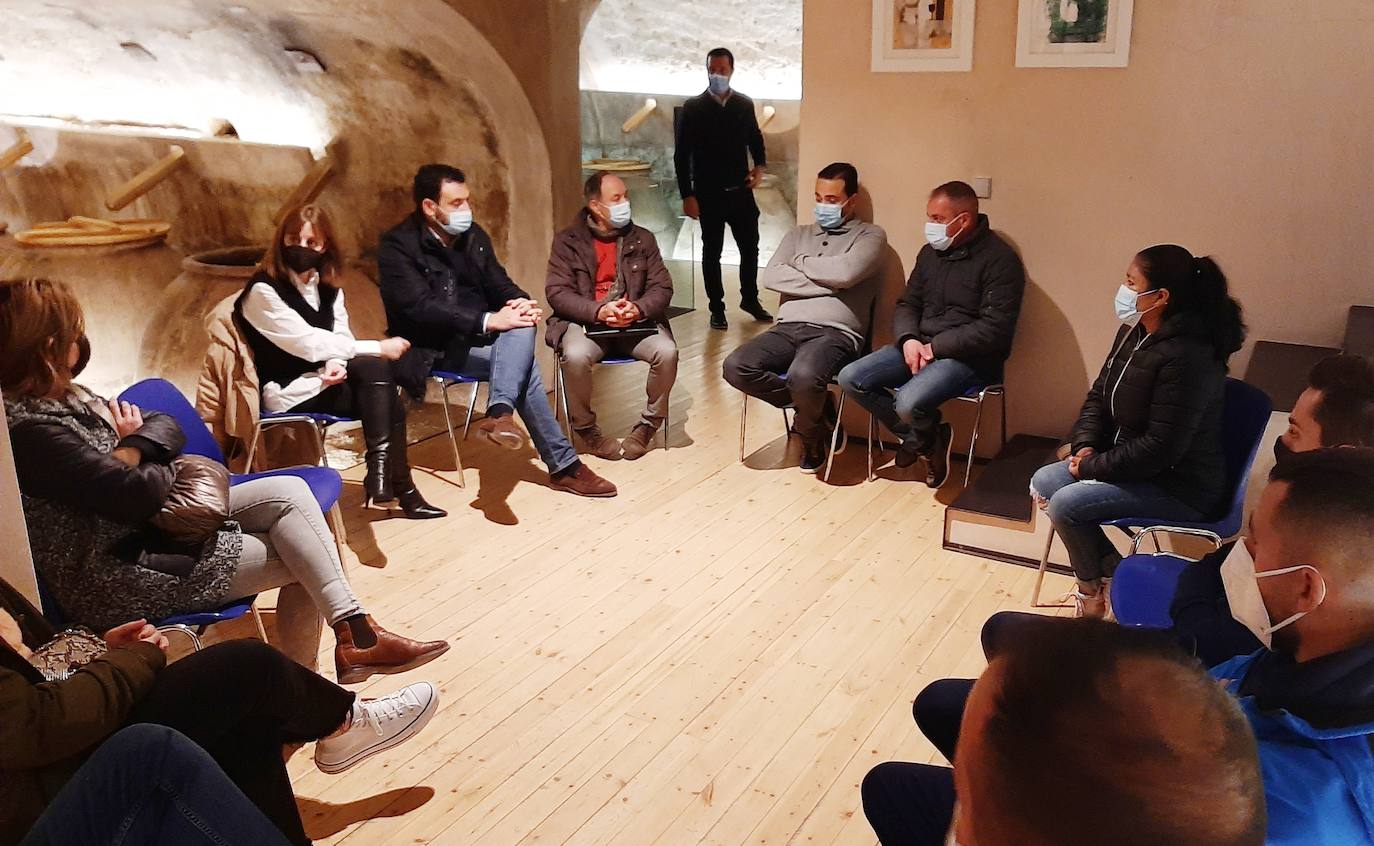 La directora general de Agricultura, Industria Alimentaria y Cooperativismo Agrario, Remedios García, se reunió hoy en Cehegín con jóvenes agricultores de los términos municipales de Cehegín y Caravaca de la Cruz.