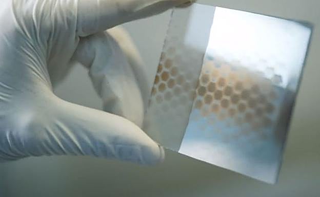 Placa solar recubierta con spray. 