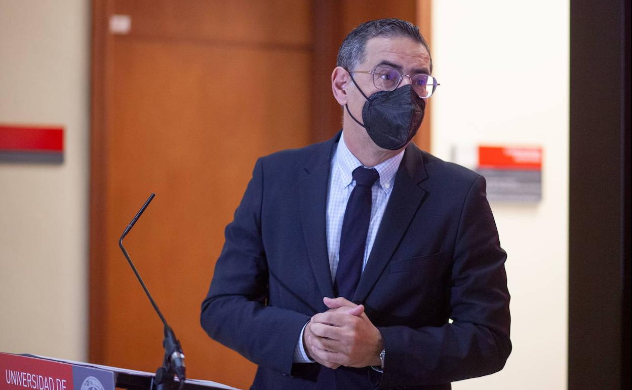 El rector de la Universidad de Murcia, José Luján, en una fotografía de archivo.