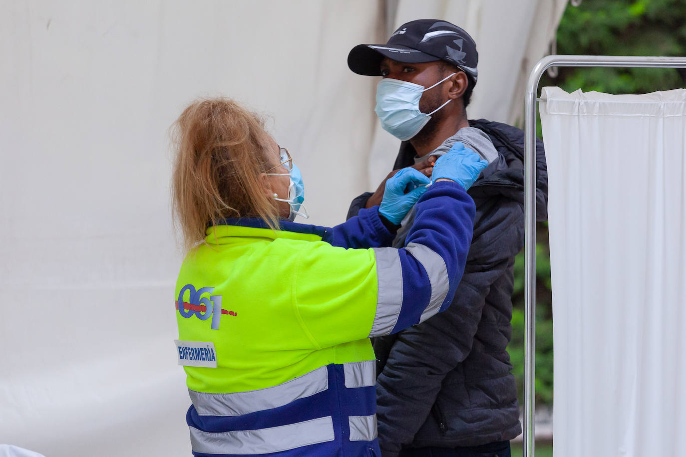 Fotos: Más de 350 vacunados en el punto móvil instalado en Lorca