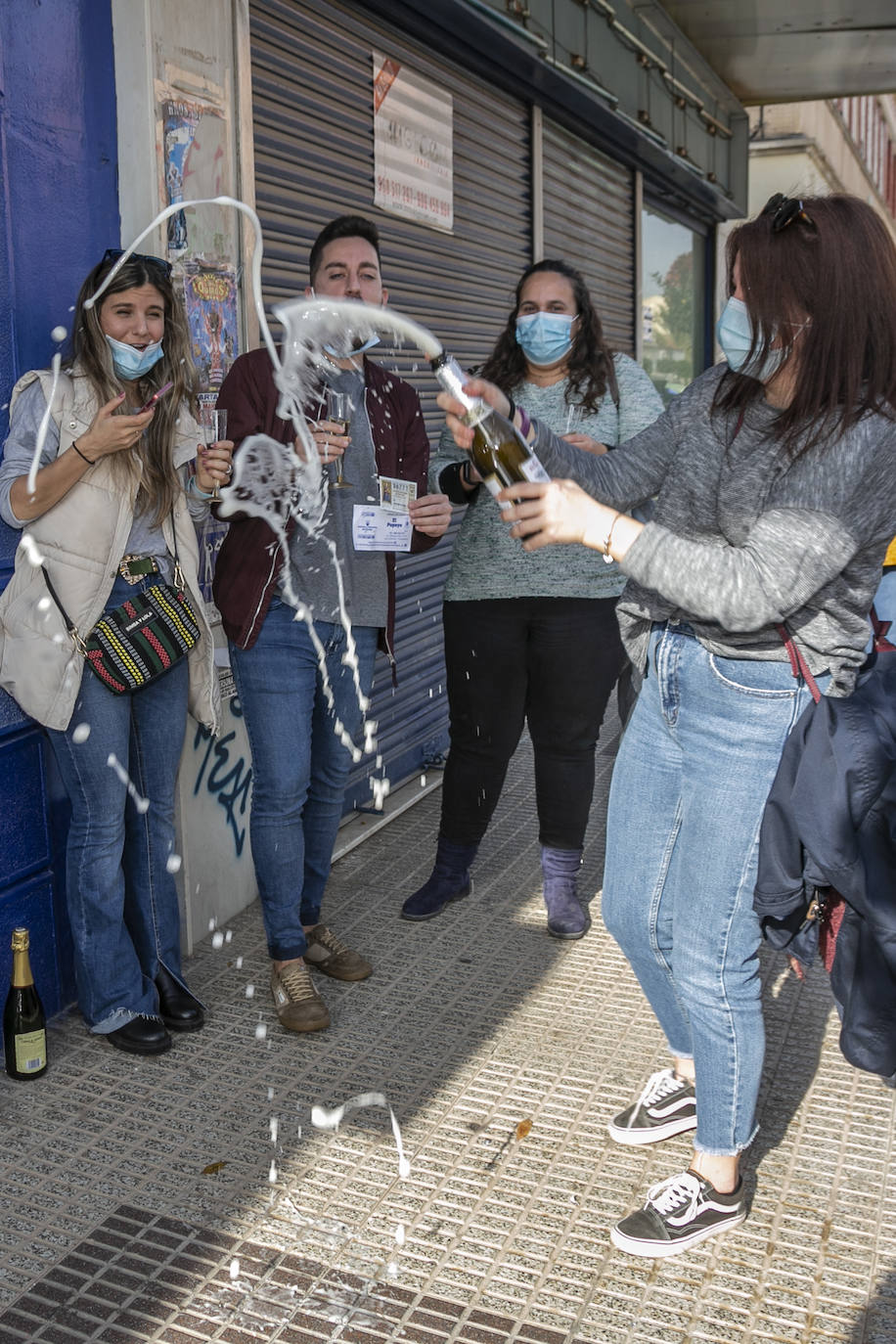 Fotos: La administración El Popeye de Los Dolores de Cartagena reparte 6,9 millones con un quinto premio