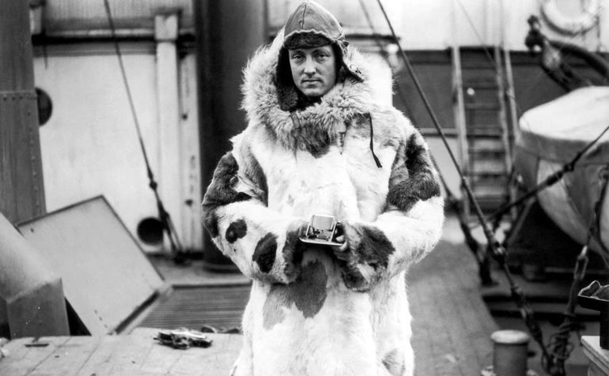 Richard Evelyn Byrd, a bordo de uno de los buques que formaron parte de la expedición en el Polo Sur.