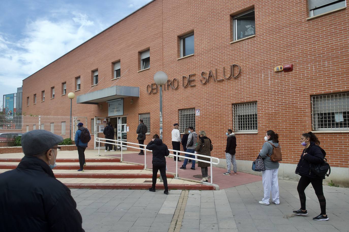 Fotos: Colas en los centros de salud de Murcia