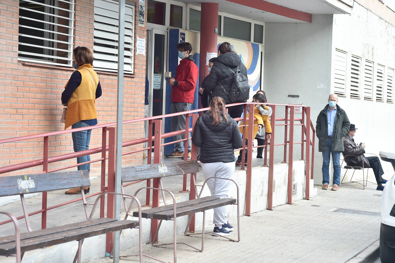 Fotos: Colas en los centros de salud de Murcia