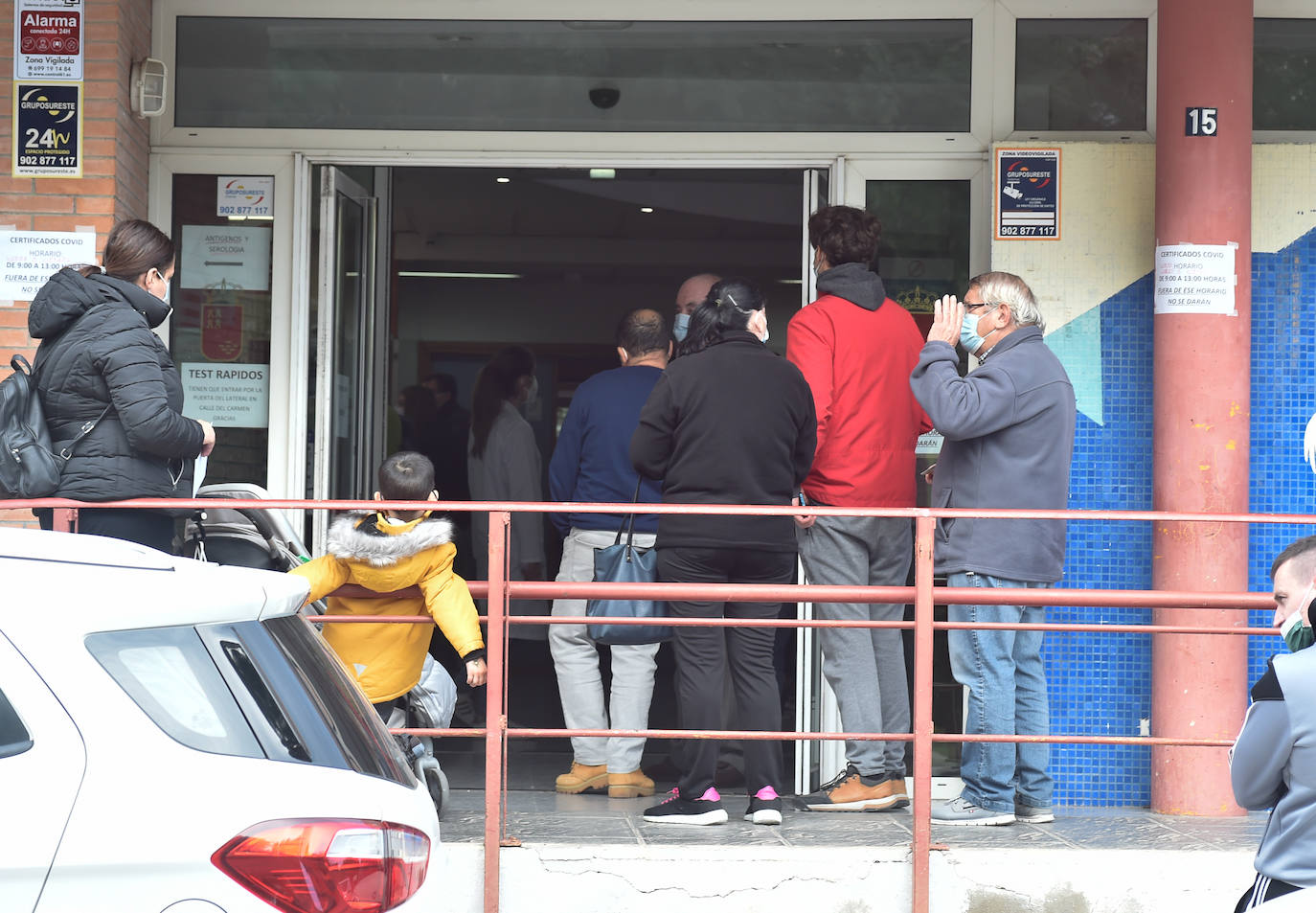 Fotos: Colas en los centros de salud de Murcia