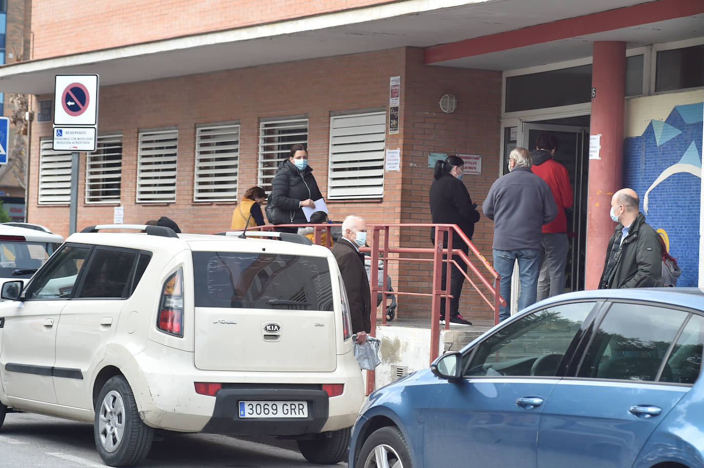 Fotos: Colas en los centros de salud de Murcia
