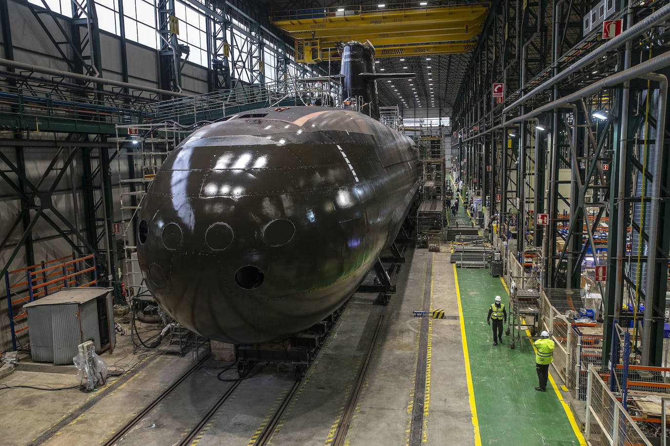 22/04/2021. Después de dos décadas de trabajos y la participación de más de 10.000 personas en su fabricación, la esperada presentación del submarino S-81 ‘Isaac Peral’ contó el 22 de abril con la presencia de la Familia Real en los astilleros de Navantia en Cartagena. | ANTONIO GIL