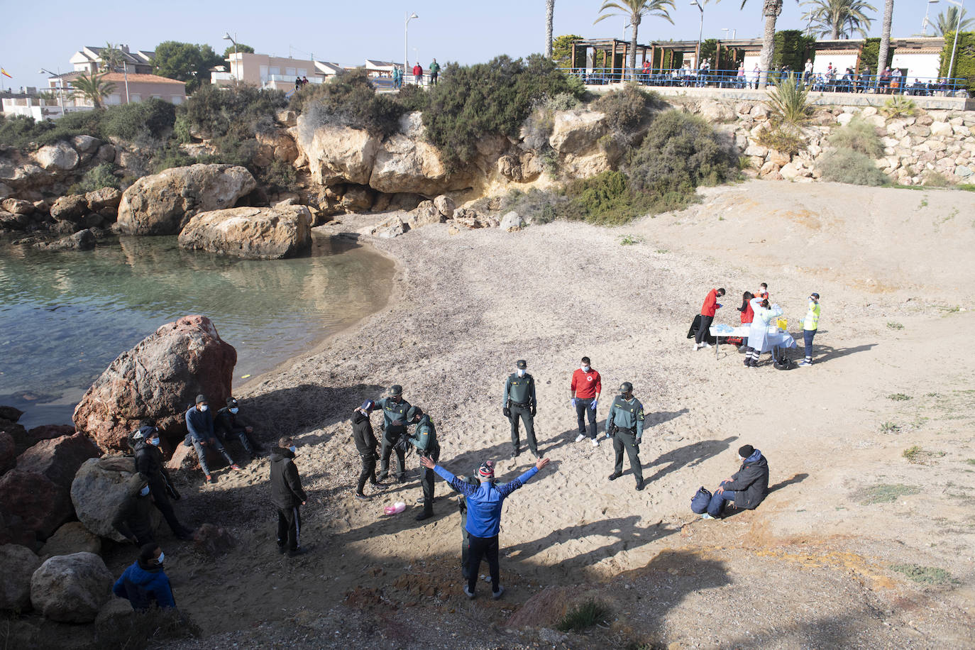 Fotos: Una patera con diez personas a bordo llega a Isla Plana, en Cartagena
