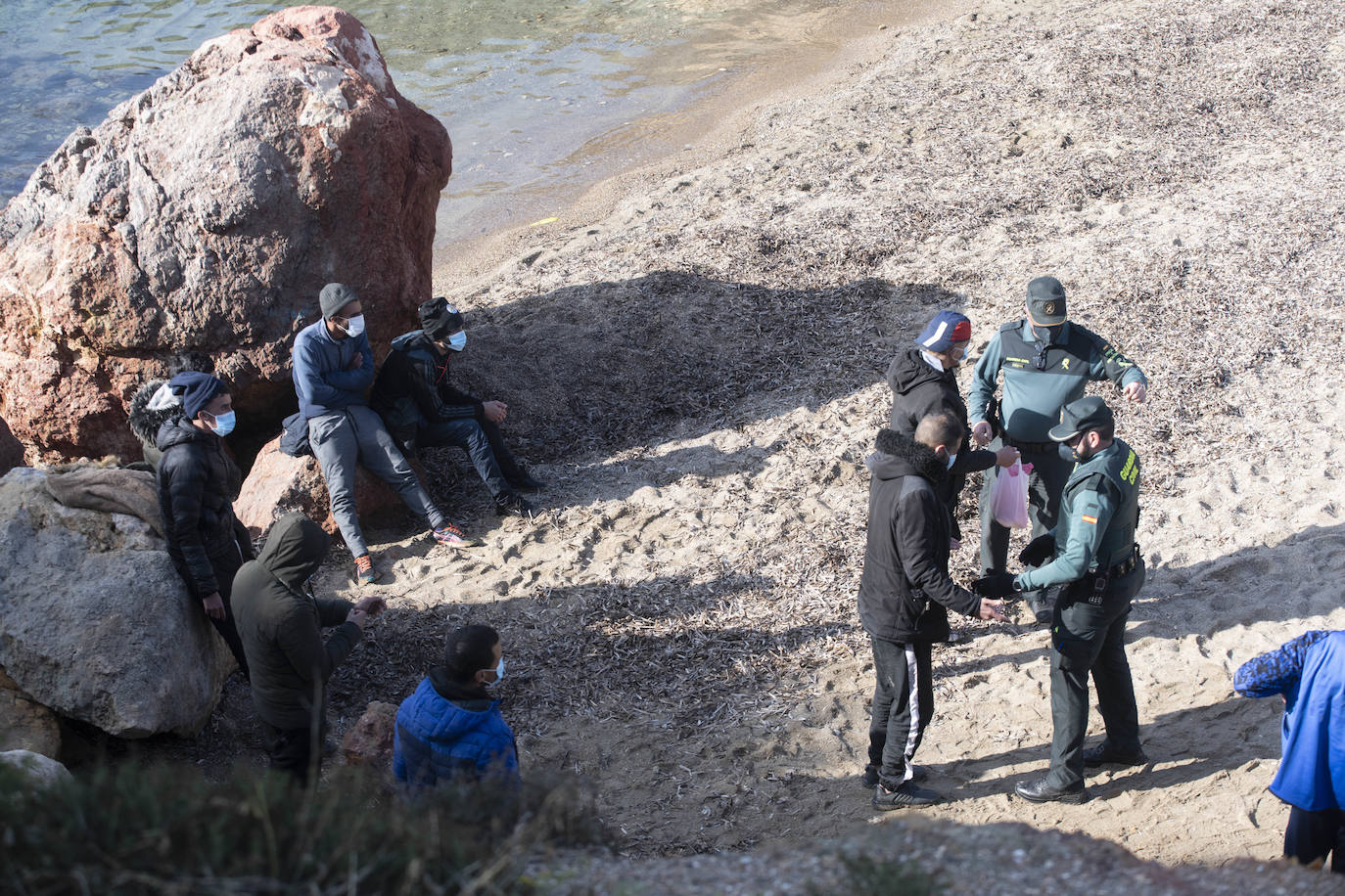 Fotos: Una patera con diez personas a bordo llega a Isla Plana, en Cartagena