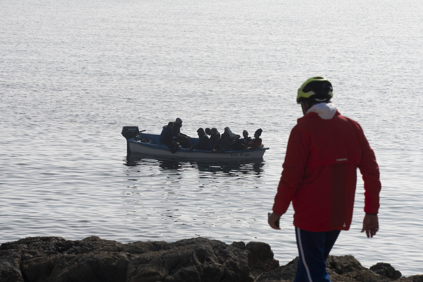 Fotos: Una patera con diez personas a bordo llega a Isla Plana, en Cartagena