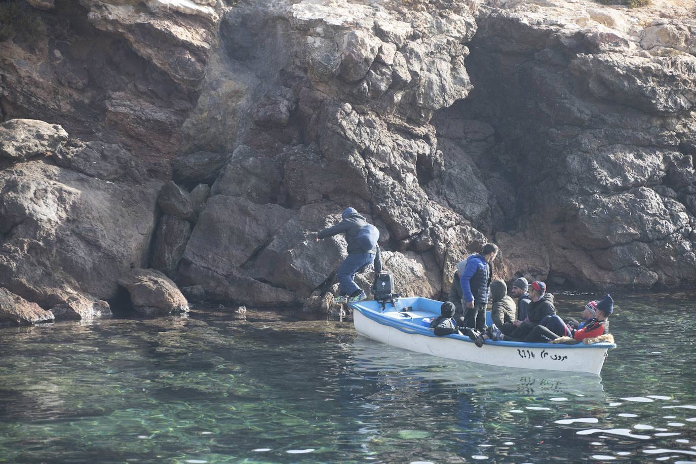 Fotos: Una patera con diez personas a bordo llega a Isla Plana, en Cartagena