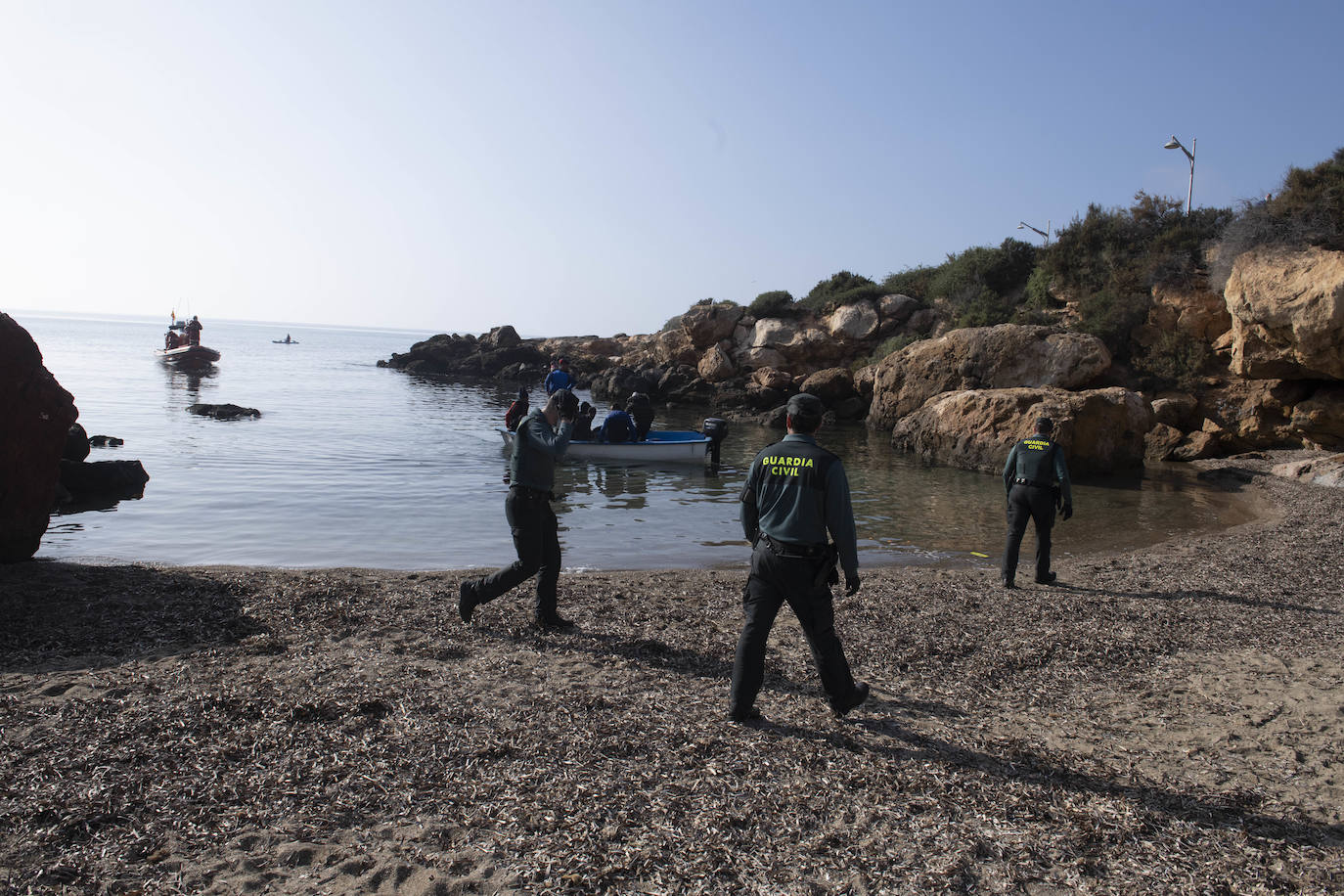 Fotos: Una patera con diez personas a bordo llega a Isla Plana, en Cartagena