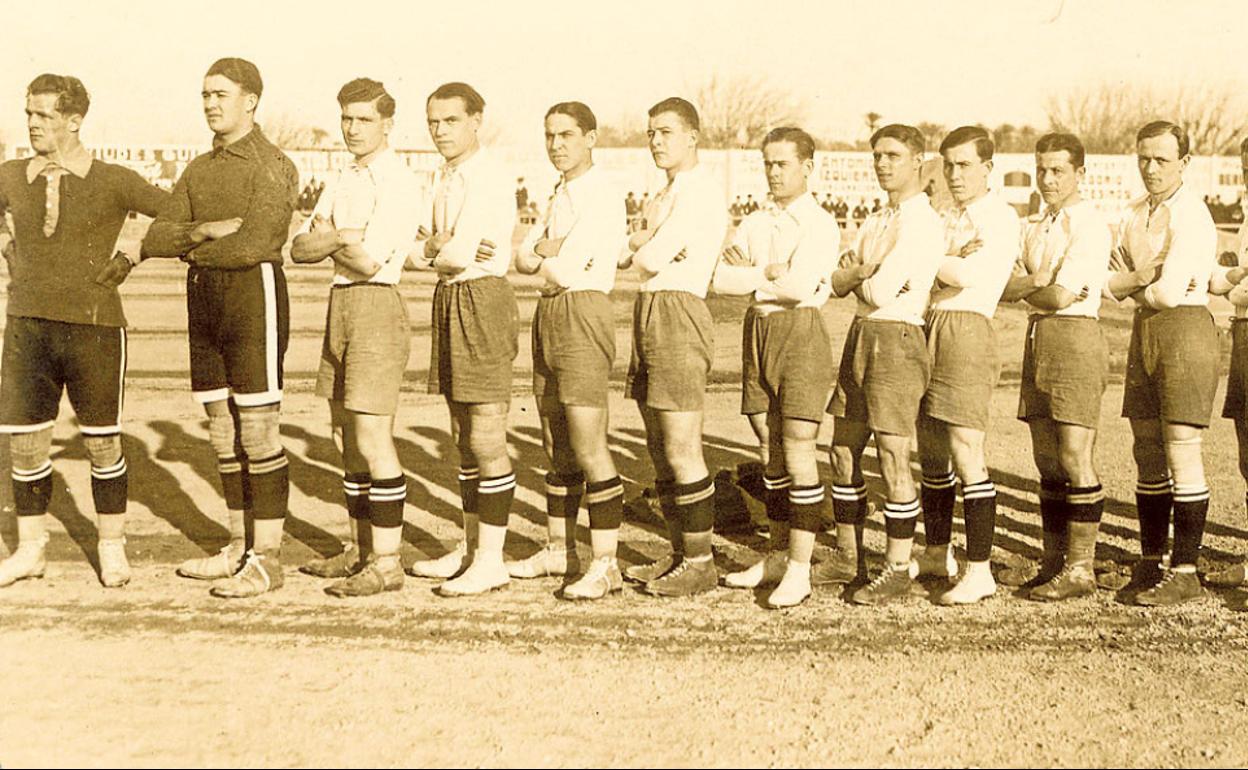 Formación del Szombathelyi de Hungría en La Condomina, en enero de 1926. 