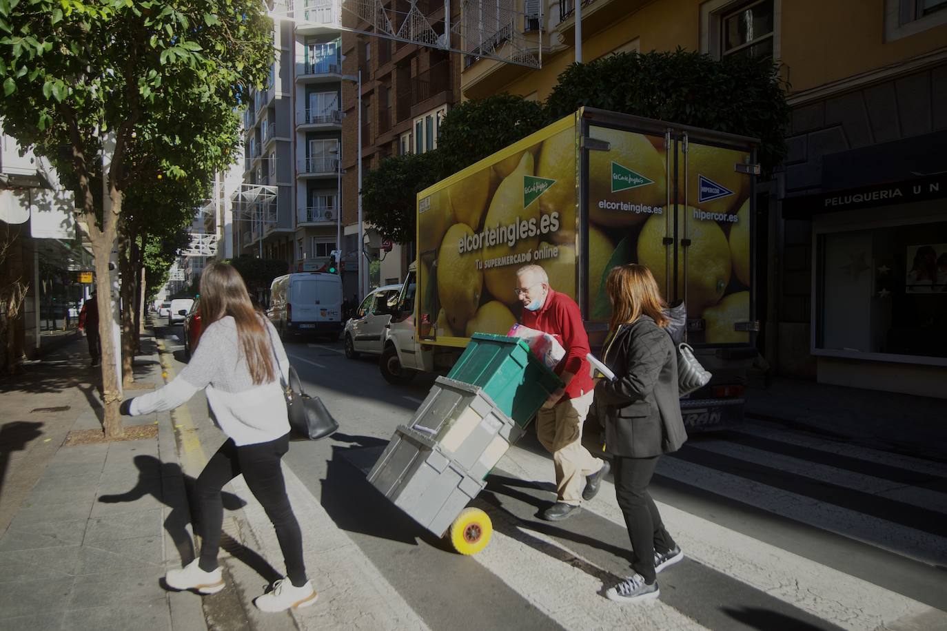 Fotos: Aumentan los repartidores durante el periodo de rebajas