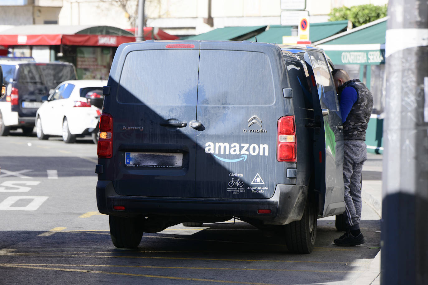 Fotos: Aumentan los repartidores durante el periodo de rebajas