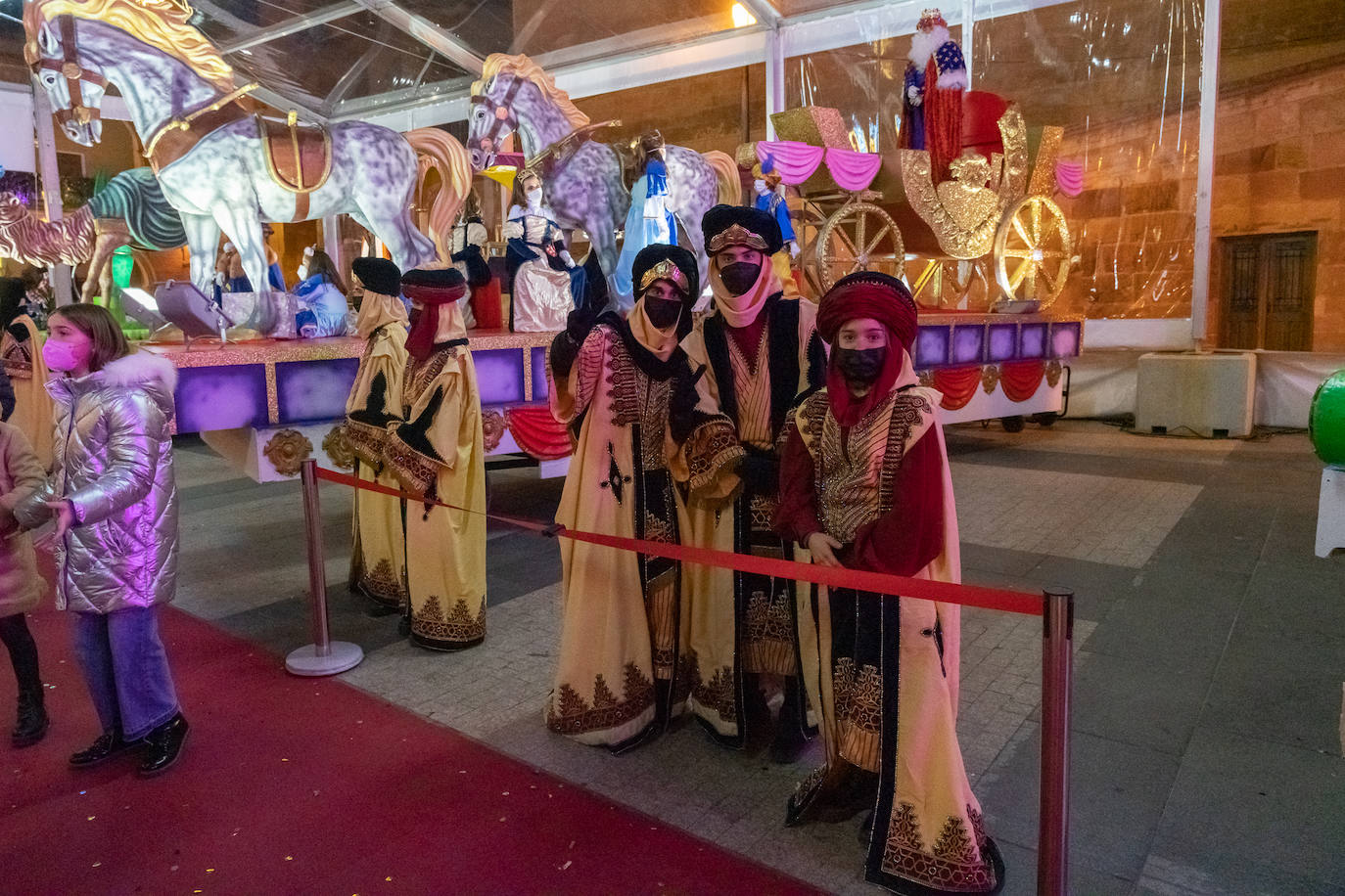 Fotos: Cabalgata de los Reyes Magos estática en la plaza de España de Lorca