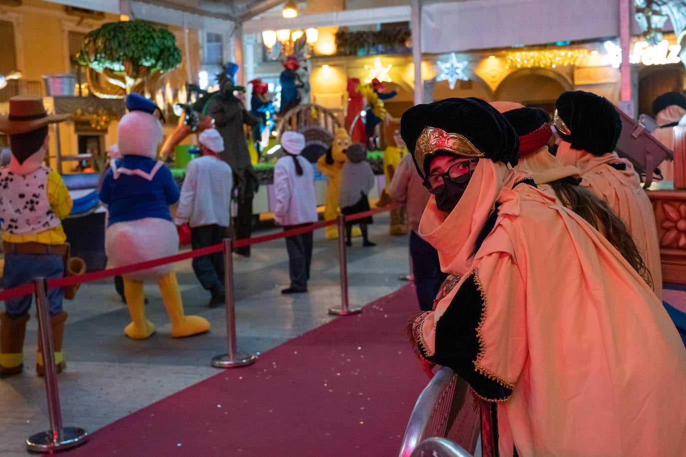 Fotos: Cabalgata de los Reyes Magos estática en la plaza de España de Lorca