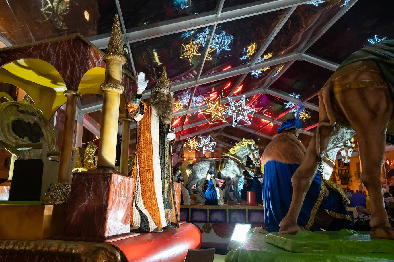 Fotos: Cabalgata de los Reyes Magos estática en la plaza de España de Lorca