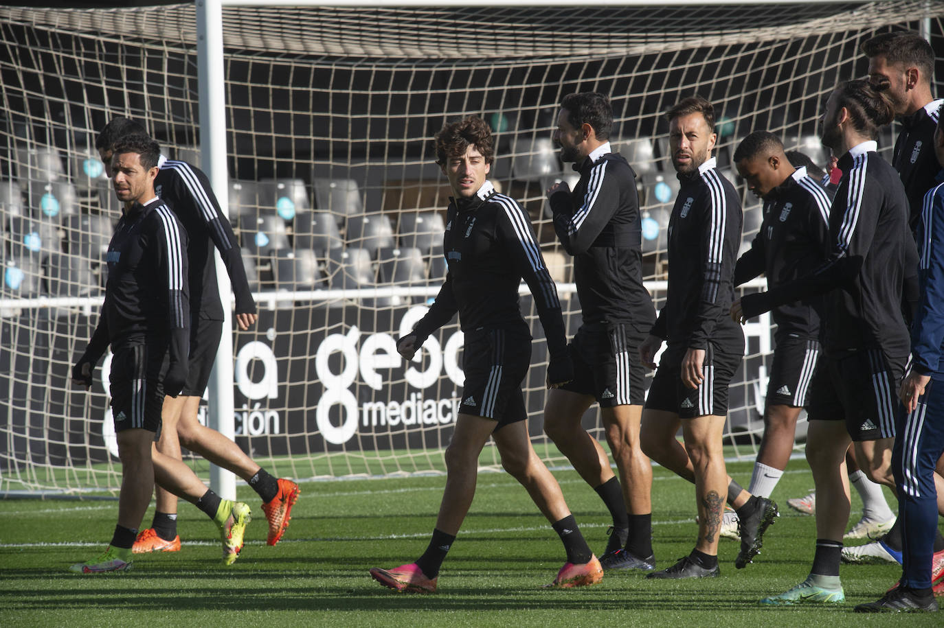 Fotos: Medio millar de fieles arropan al Cartagena en el último entrenamiento