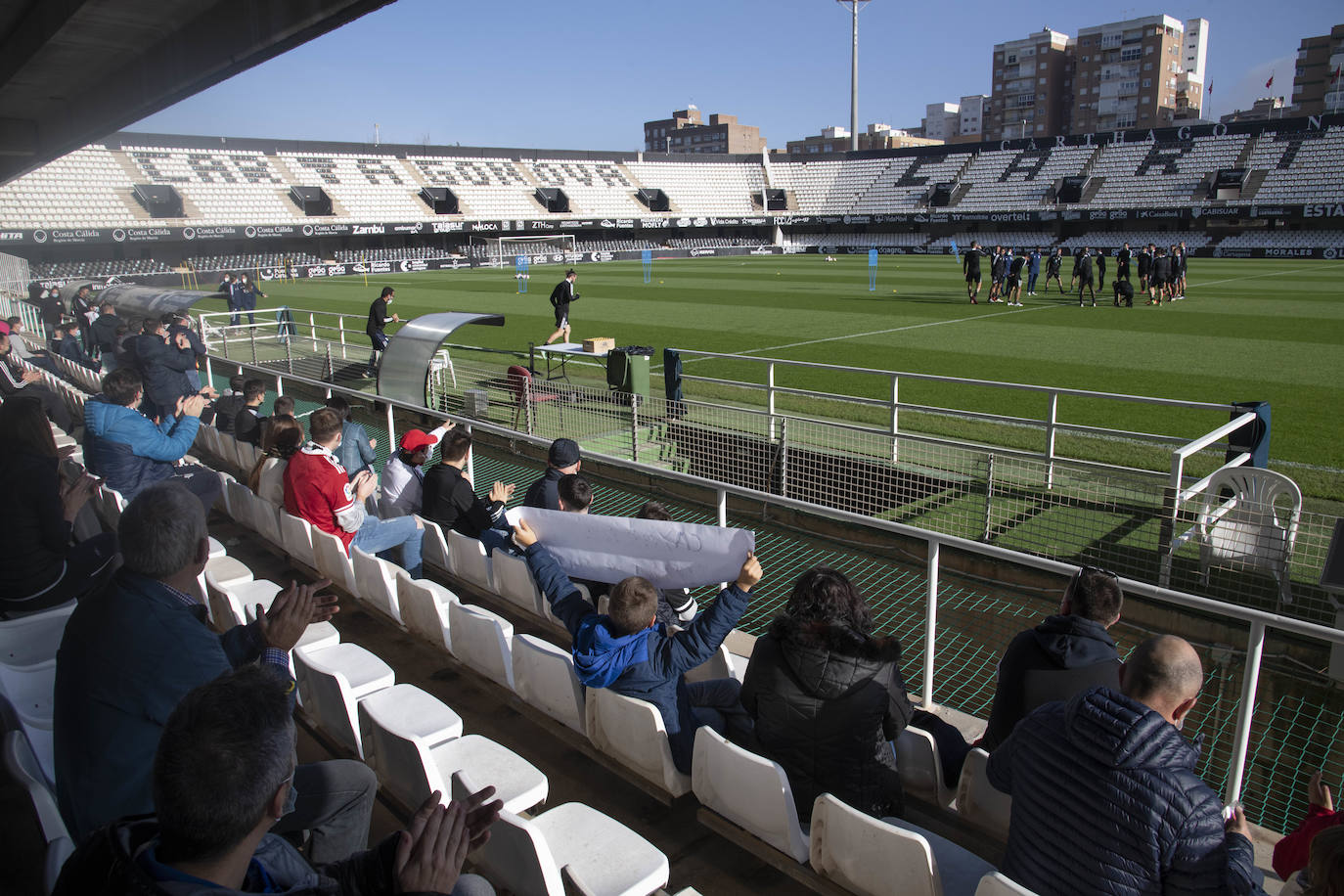 Fotos: Medio millar de fieles arropan al Cartagena en el último entrenamiento