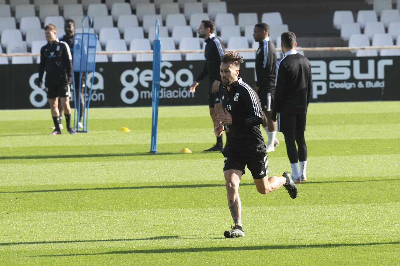 Fotos: Medio millar de fieles arropan al Cartagena en el último entrenamiento