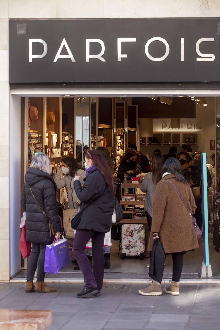 Fotos: Las rebajas y los Reyes animan las ventas en Cartagena