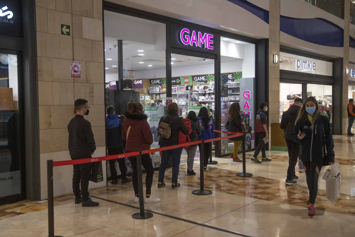 Fotos: Las rebajas y los Reyes animan las ventas en Cartagena