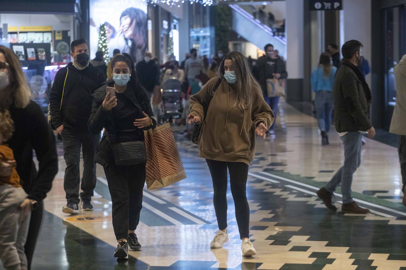 Fotos: Las rebajas y los Reyes animan las ventas en Cartagena