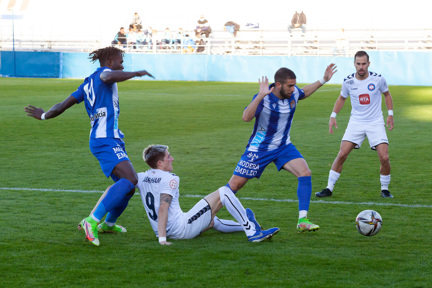 Fotos: Campillo respira en un Águilas efectivo