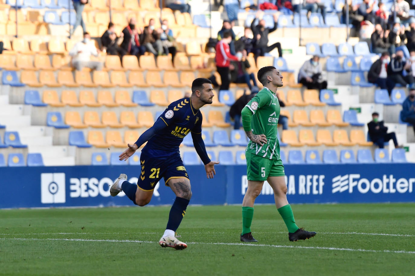 Fotos: La victoria del UCAM ante el Cornellá, en imágenes