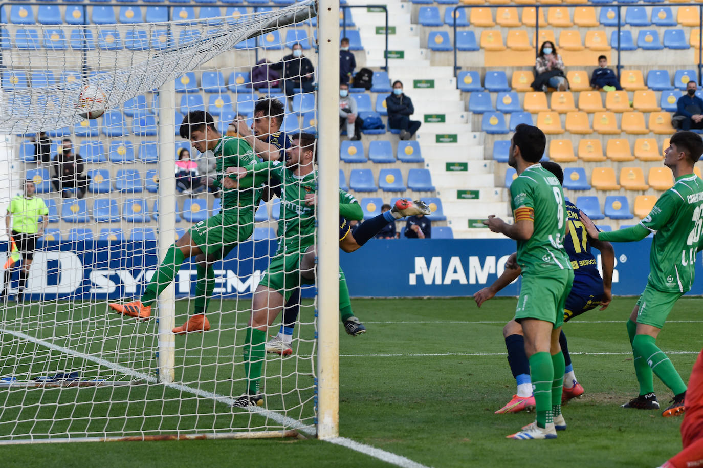 Fotos: La victoria del UCAM ante el Cornellá, en imágenes