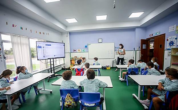 Los alumnos regresan a las aulas en pleno ascenso de ómicron